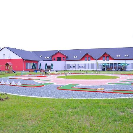 Отель Oswald Arena Jemielnica Экстерьер фото
